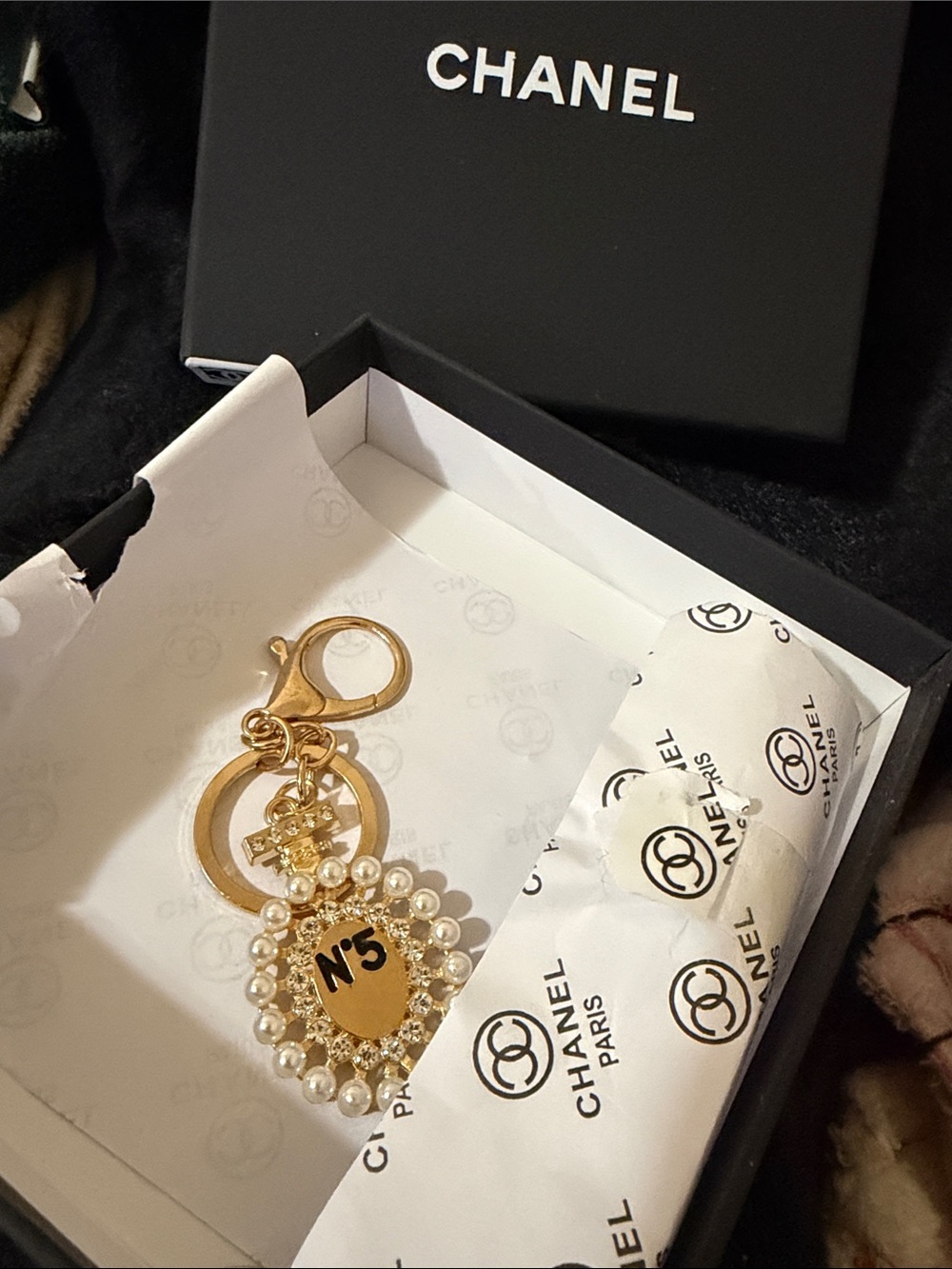 CHANEL GIFT BOX w Gold and Pearl N°5 Charm Keyring